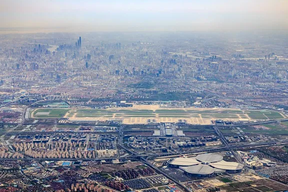 上海辦公樓臨空園區(qū)內(nèi)，為白領(lǐng)送餐的竟是6個“機器人”！